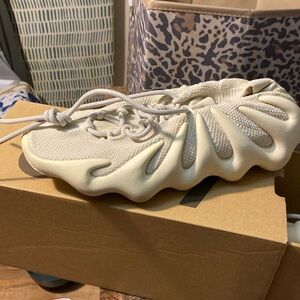 ADIDAS  "Yeezy" 450 Men's White Shoes Size 10.5 with Box